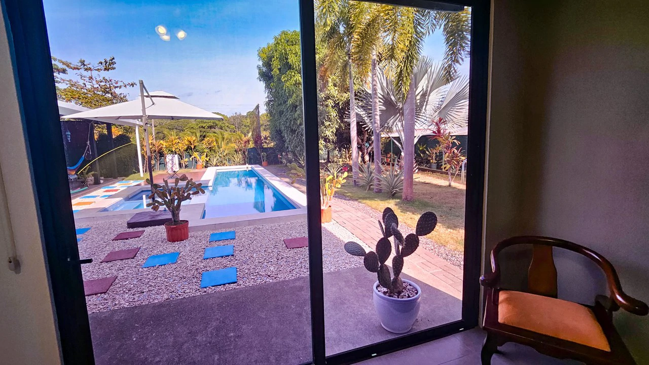Beautiful Casa Irina, with pool and large yard: Close to the beach in tranquil Monterrey! - Gallery image 12