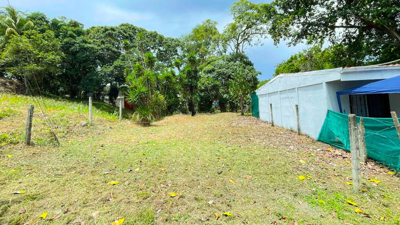 Lot for Sale Near Downtown Atenas, Alajuela – Residential or Commercial Use - photo 7