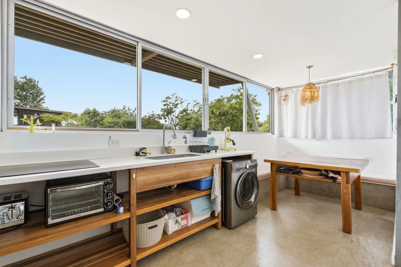 Surf Shack: Ocean-View Property with Home and Development Potential - photo 5