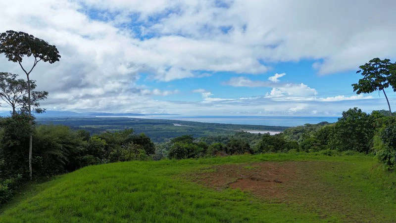 Unparalleled Beauty with Awe-Inspiring Ocean Views in Tres Rios // Legal Water Available!