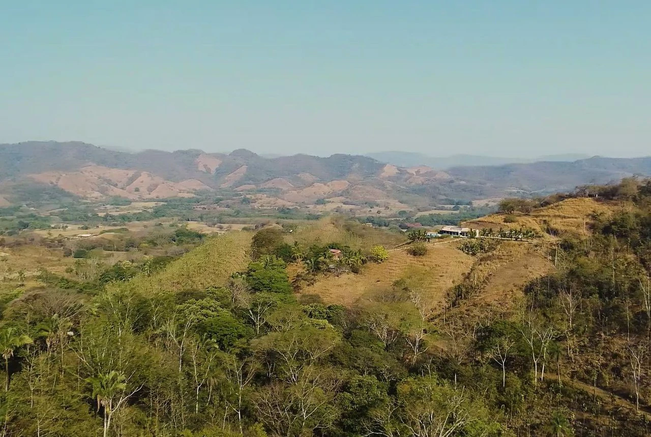 Finca Las Nubes: Amazing 75 Hectare / 185 Acre Finca, with a 300 m2 Main Home and Pool Built above the Clouds - Gallery image 9