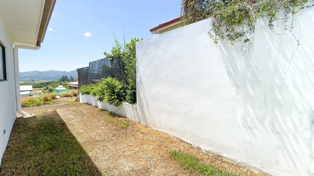 Charming New House for Sale in Gated Community - Gallery image 16