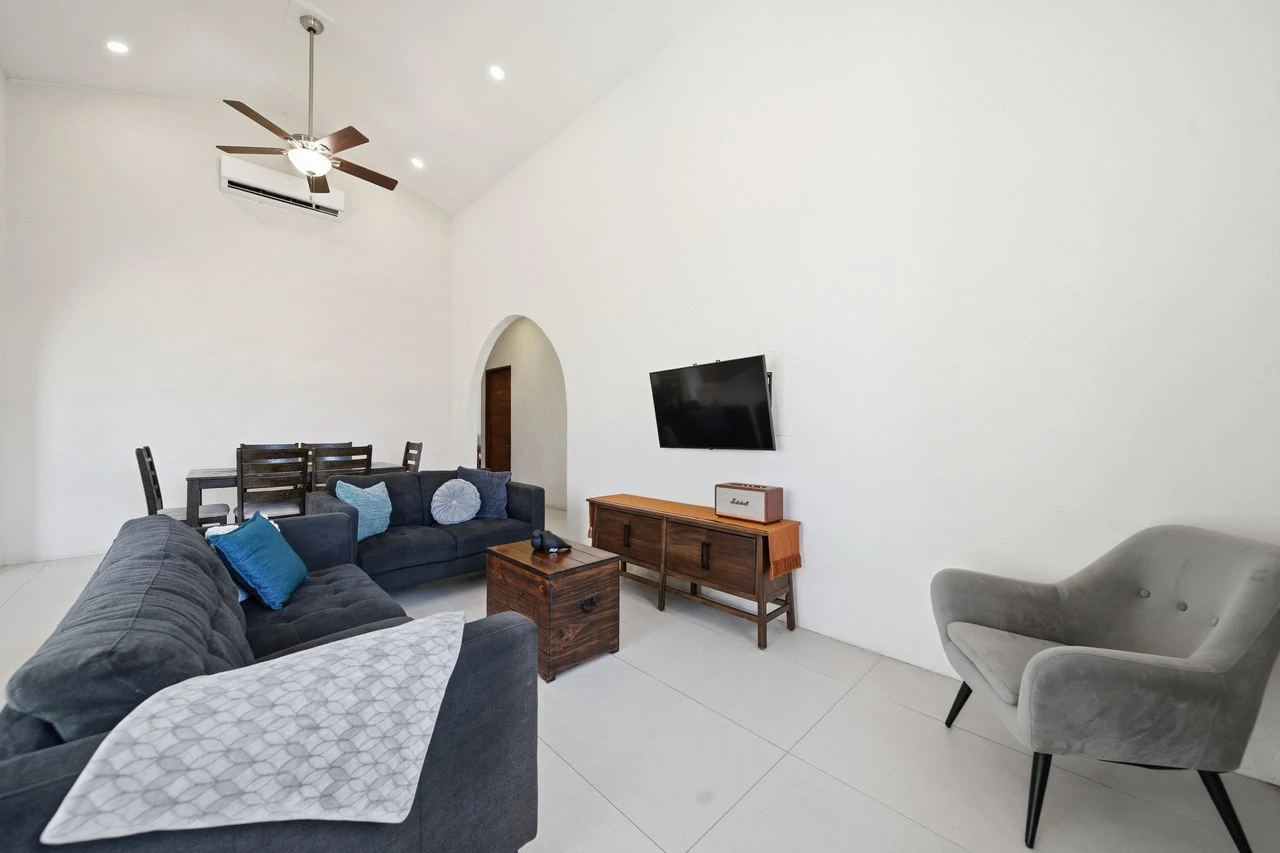 Stella Maris: Tranquil Home Within the Beauty of Altos Los Robles - Gallery image 4