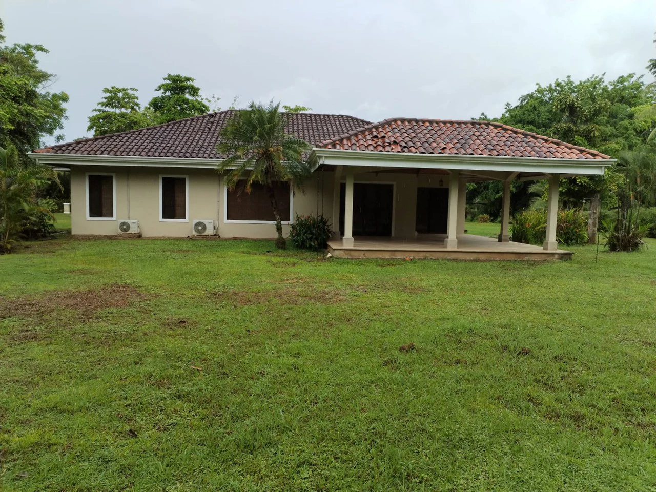 Amazing Home on Huge Lot Near the Beach - Gallery image 14