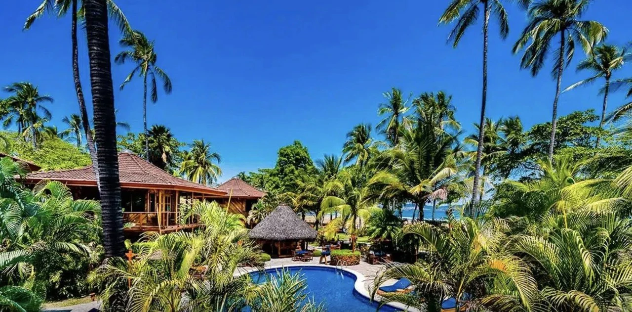 Tambor Tropical Hotel: $4,600,000 USD. PLAYA TAMBOR'S FAMOUS HOTEL AND RESTAURANT BAR. TAMBOR TROPICAL HOTEL - Gallery image 4