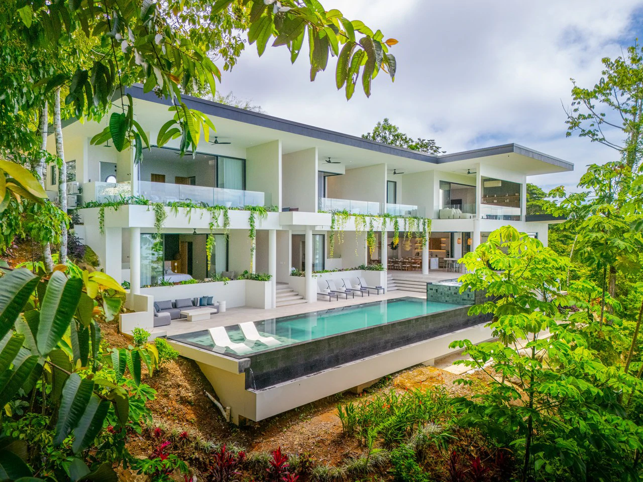 Acqua Blu: Mountain House For Sale in Escaleras - Gallery image 2