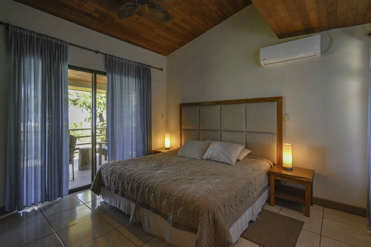 Rare Titled Beachfront Property with House - Gallery image 15