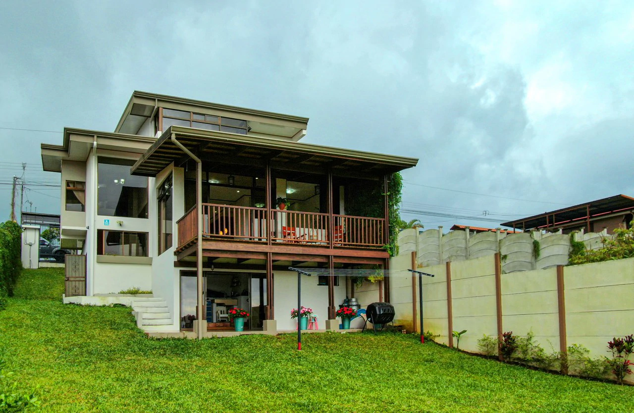 Mountain House For Sale in San Ramón