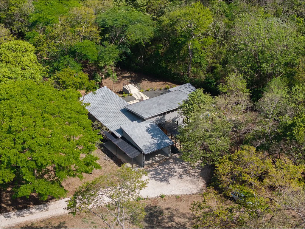 Casa Avalon: New 4-Bedroom Home on 1.48-Acre Lot – Build 2 More Structures, Just Minutes from the Beach! - Gallery image 49