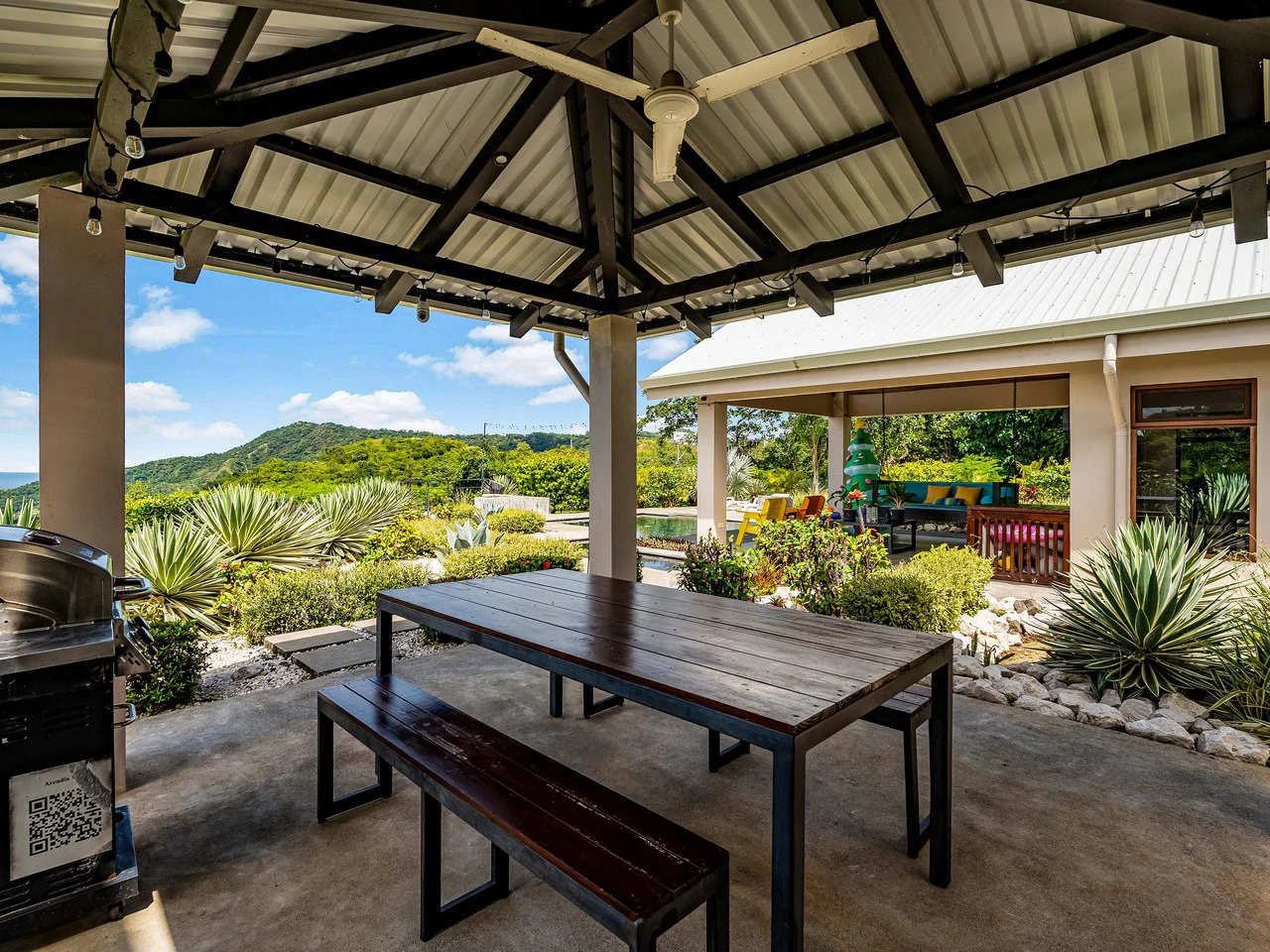 Casa Arcadia: Ocean-View Home with Two Income-Producing Studios - Gallery image 14