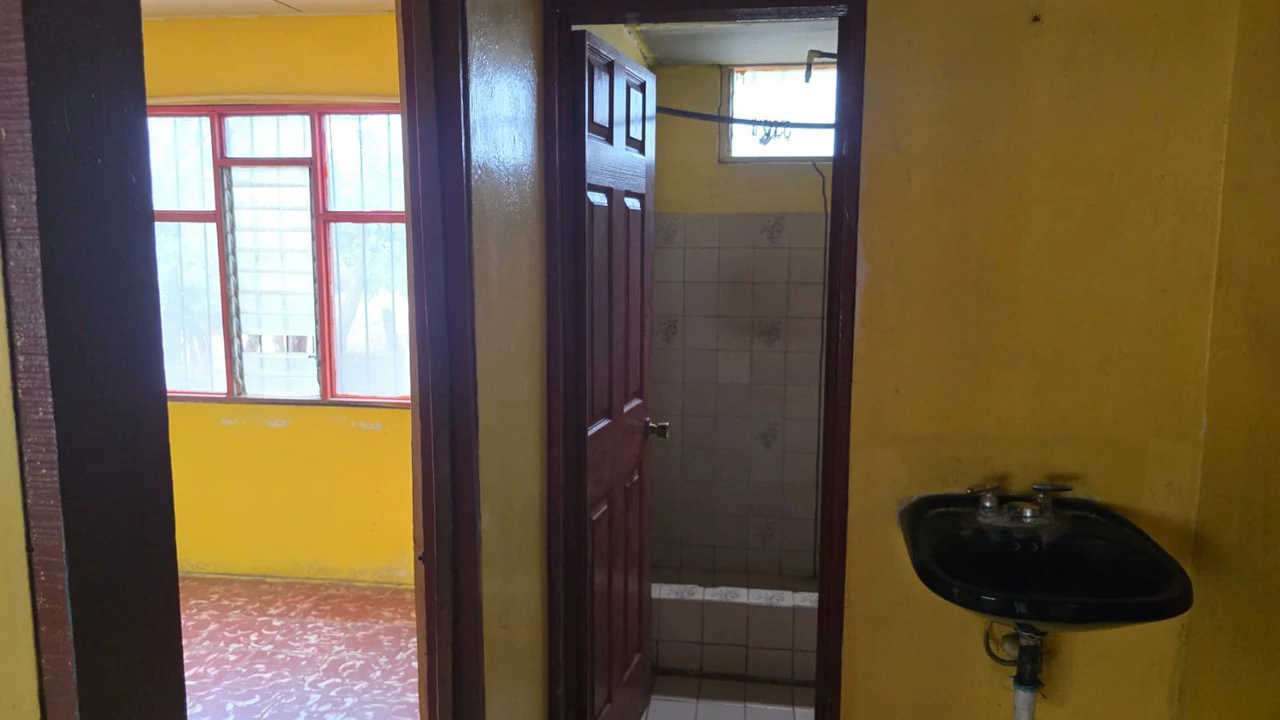 Typical Tico House for sale, 3-bedroom homestead in a prime location in Playas del Coco, on the main road to Ocotal - Gallery image 11