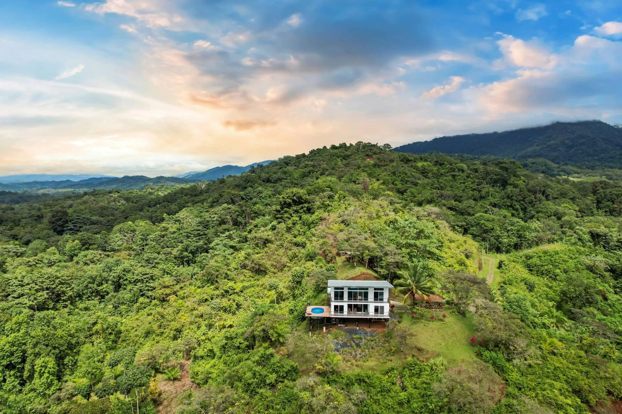 Casa Sol: Exceptionally Private Home with Panoramic Ocean, Mountain & Sunset Views - Gallery image 32