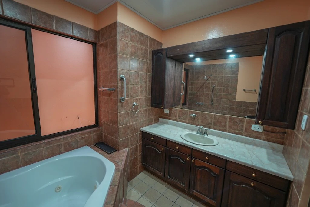 House For Sale in Lomas de Ayarco - Gallery image 26