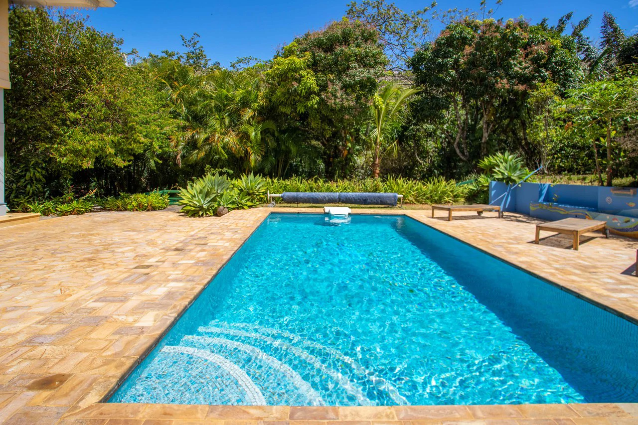 LUXURY PROPERTY HOUSE AND 5 APARTMENT SANTA ANA: Incredible property to live or invest. Ideal for single space. . This beautiful property measures 4857 m2 of lot with a street front of 23m2 and 432 m2 - Gallery image 39