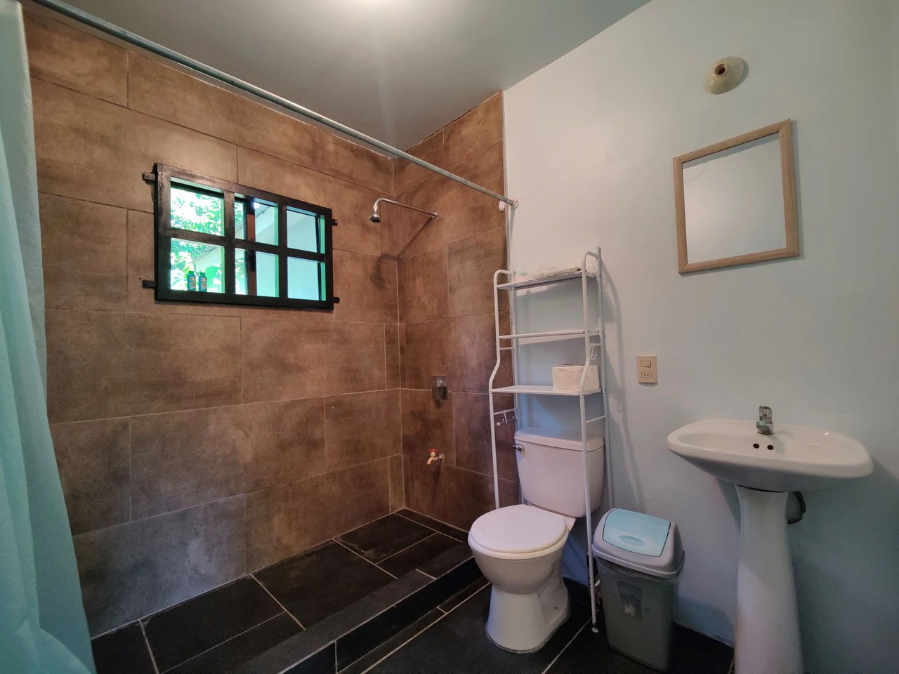 Penshurt Riverside Oasis: Stunning Riverside Property with 2-Bedroom Home and Additional Apartment - Gallery image 43