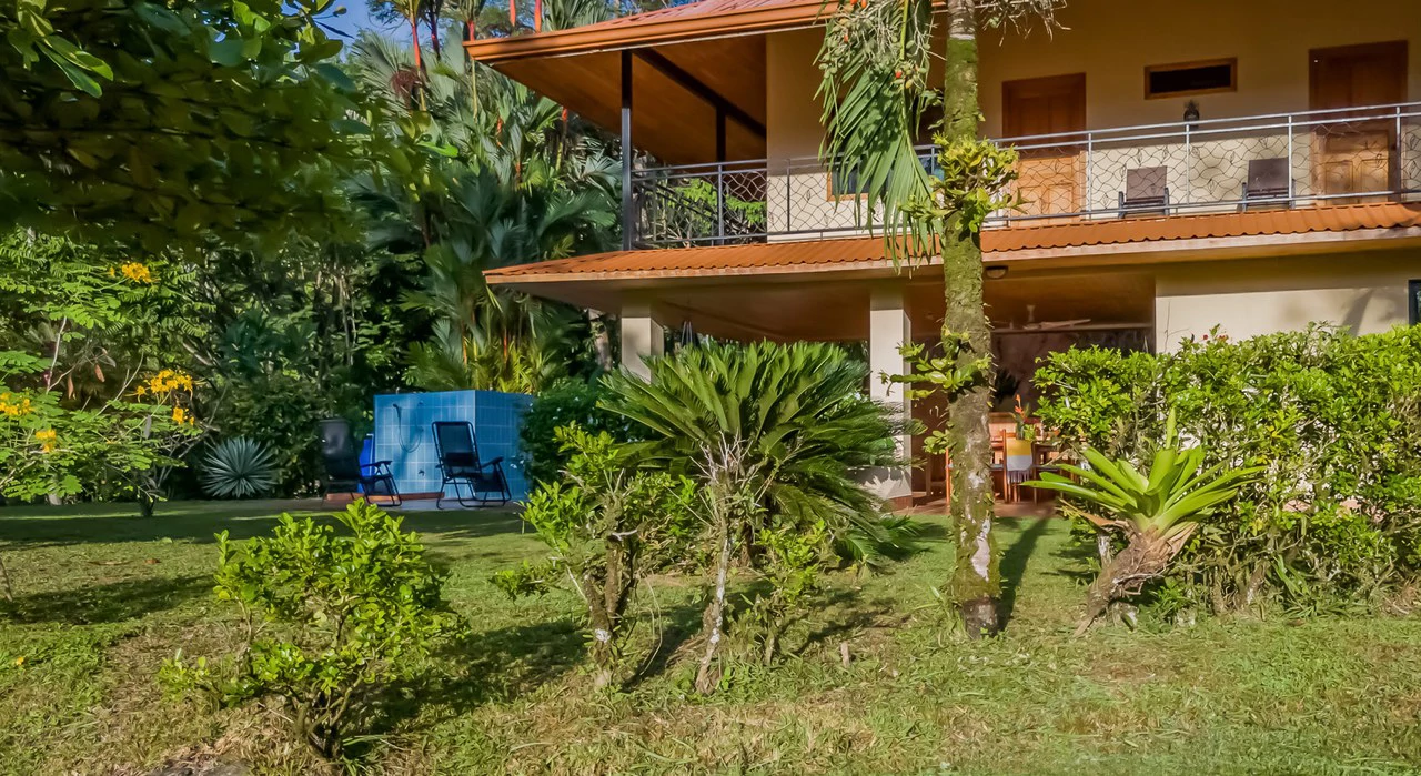 MOUNTAIN VIEW PARADISE WITH PRIVACY - 5 MINUTES AWAY FROM THE BEACH AND AMENITIES: Mountain House For Sale in Ojochal - Gallery image 9