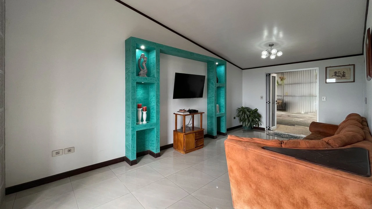 Mountain House For Sale in Grecia - Gallery image 10