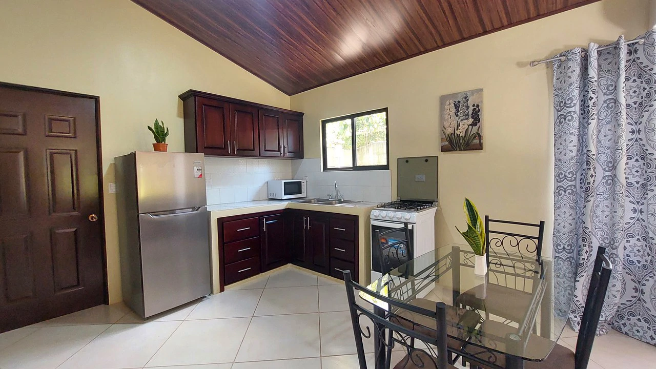 Affordable Home in Hatillo – Just 5 Minutes from Playa Dominical & Playa Linda: House For Sale in Hatillo - Gallery image 5