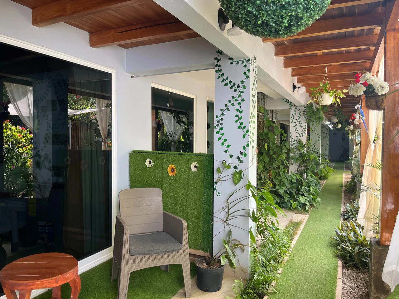 Turnkey Established 14 Suite Hotel Opportunity in Playa Sámara - Gallery image 8