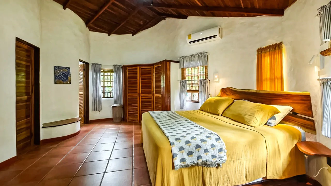 ID 956: Turnkey Entertainment Home with Pool on Titled 1,443m² Lot in Playa Chiquita - Gallery image 25