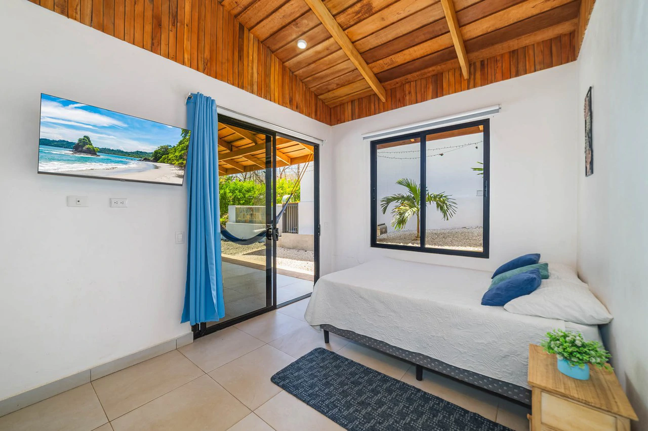 Villa Nanku: Tropical Playa Negra Home with Guest House & Pool - Gallery image 15