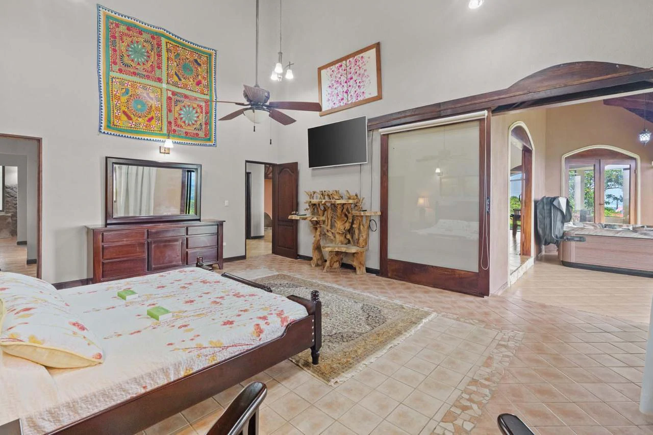 Celebrity Home with Spectacular Views: Seller Financing With 50% Down-Contact Us For More Information - Gallery image 14
