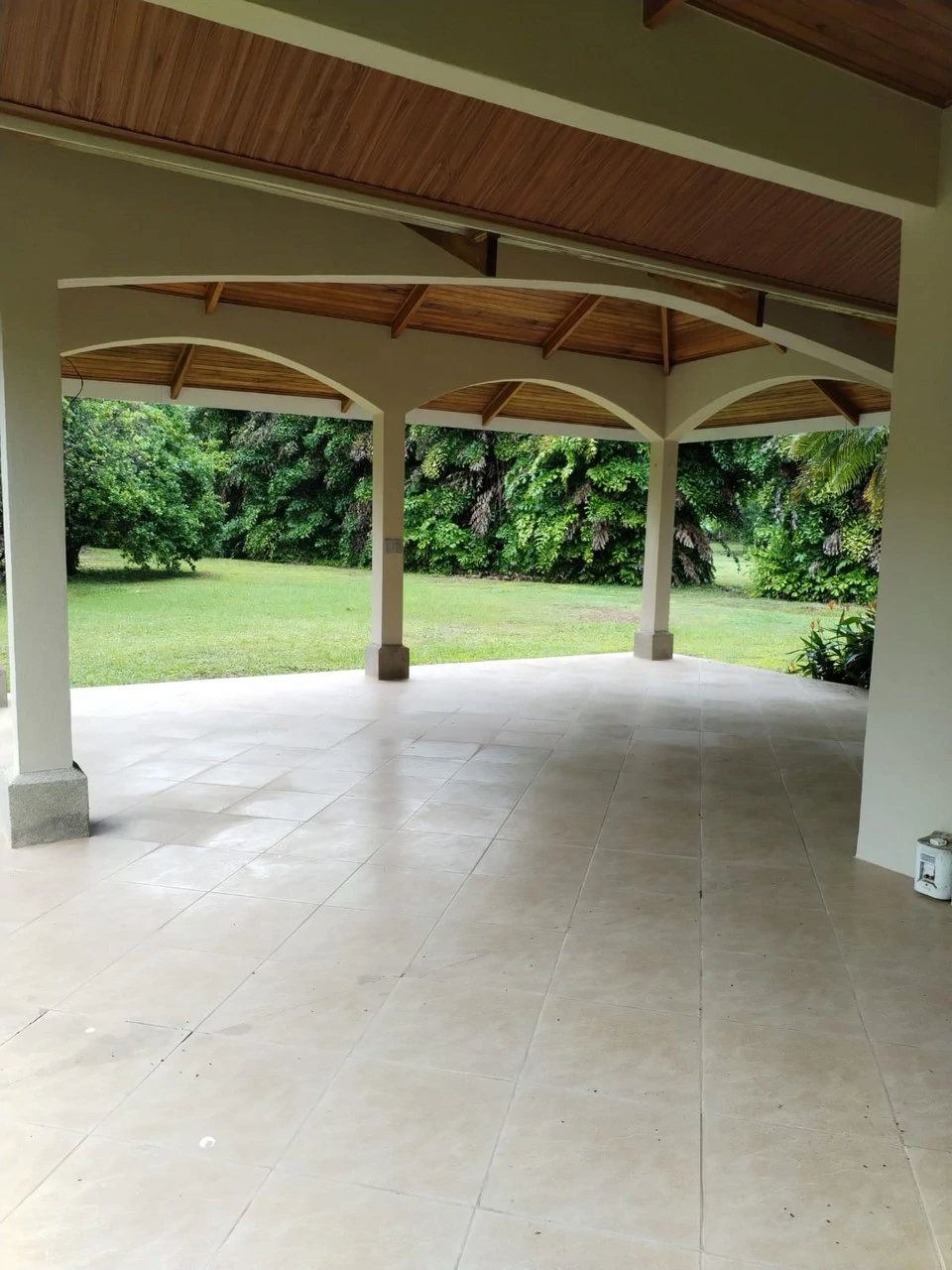 Amazing Home on Huge Lot Near the Beach - Gallery image 7