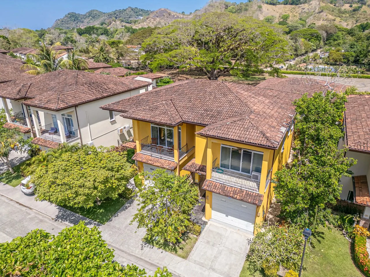 Peaceful and Secure 3BR Condo with Private Pool in Las Lomas - Gallery image 8