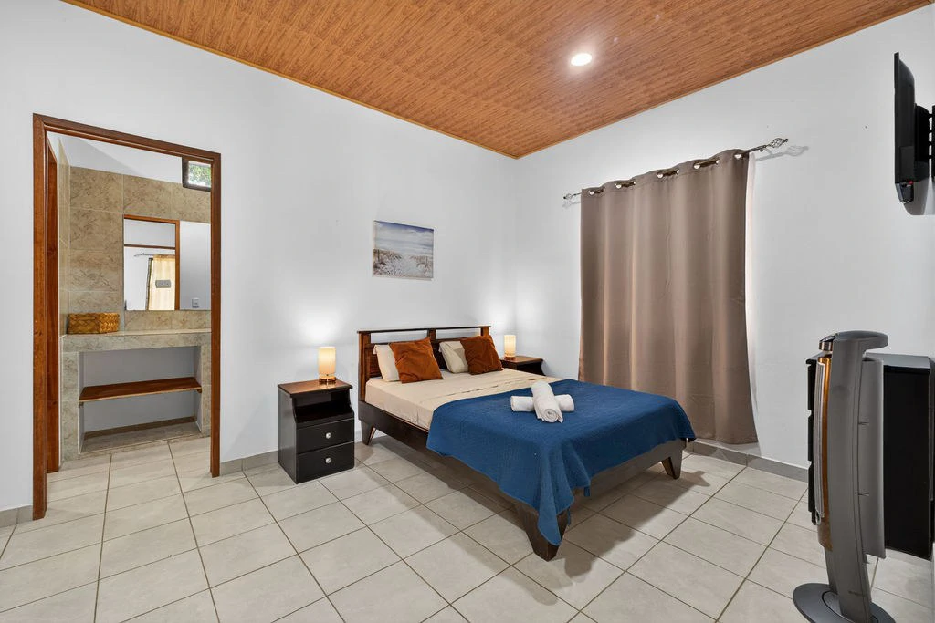 Villa Los Monos: High-Income 9-Unit Rental Property Near Playa Grande - Gallery image 30