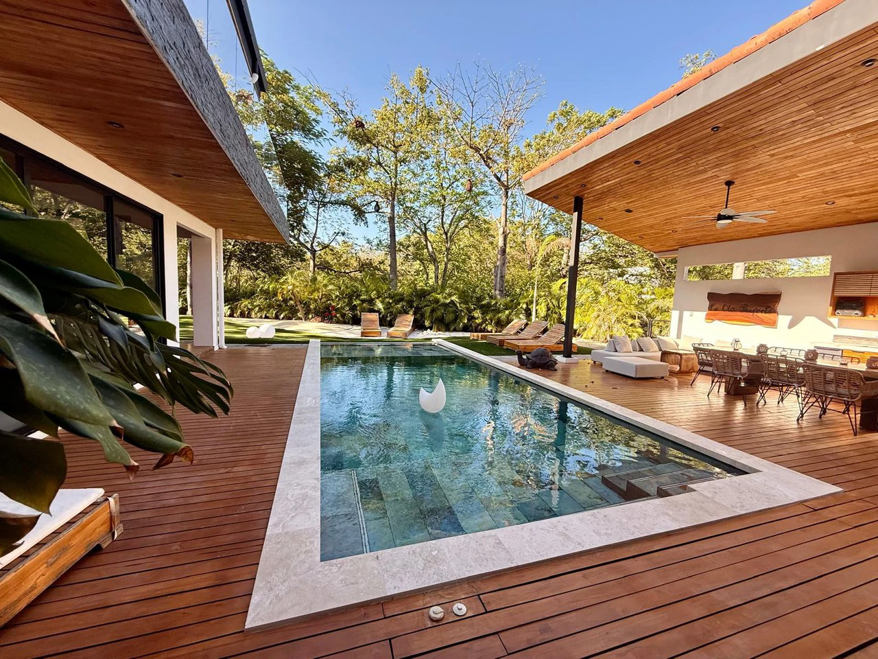 Casa La Ola Perfecta: Luxury 5-Bedroom Home with Pool Near the Beach in Hacienda Pinilla - Gallery image 7