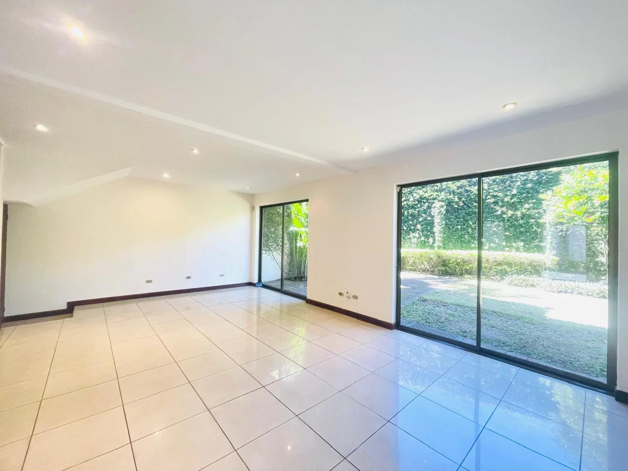 House for sale in Condominium with garden Belén Heredia Costa Rica