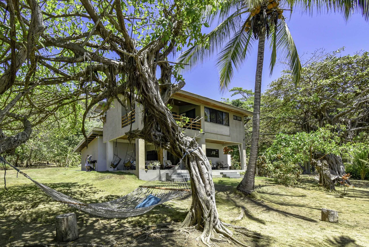 Rare Titled Beachfront Property with House - Gallery image 3