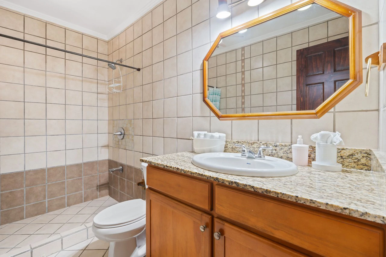 Surfside Tower 105: Bright Ground-Floor Condo – Just Steps to the Beach - Gallery image 12