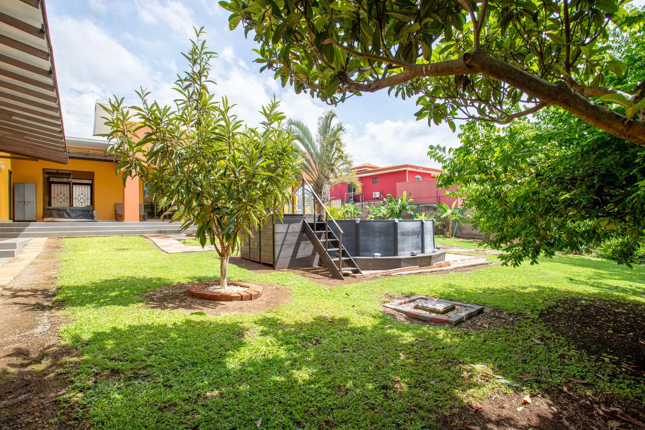 Modern Furnished Home Just 5 Minutes from Downtown Grecia - Gallery image 34