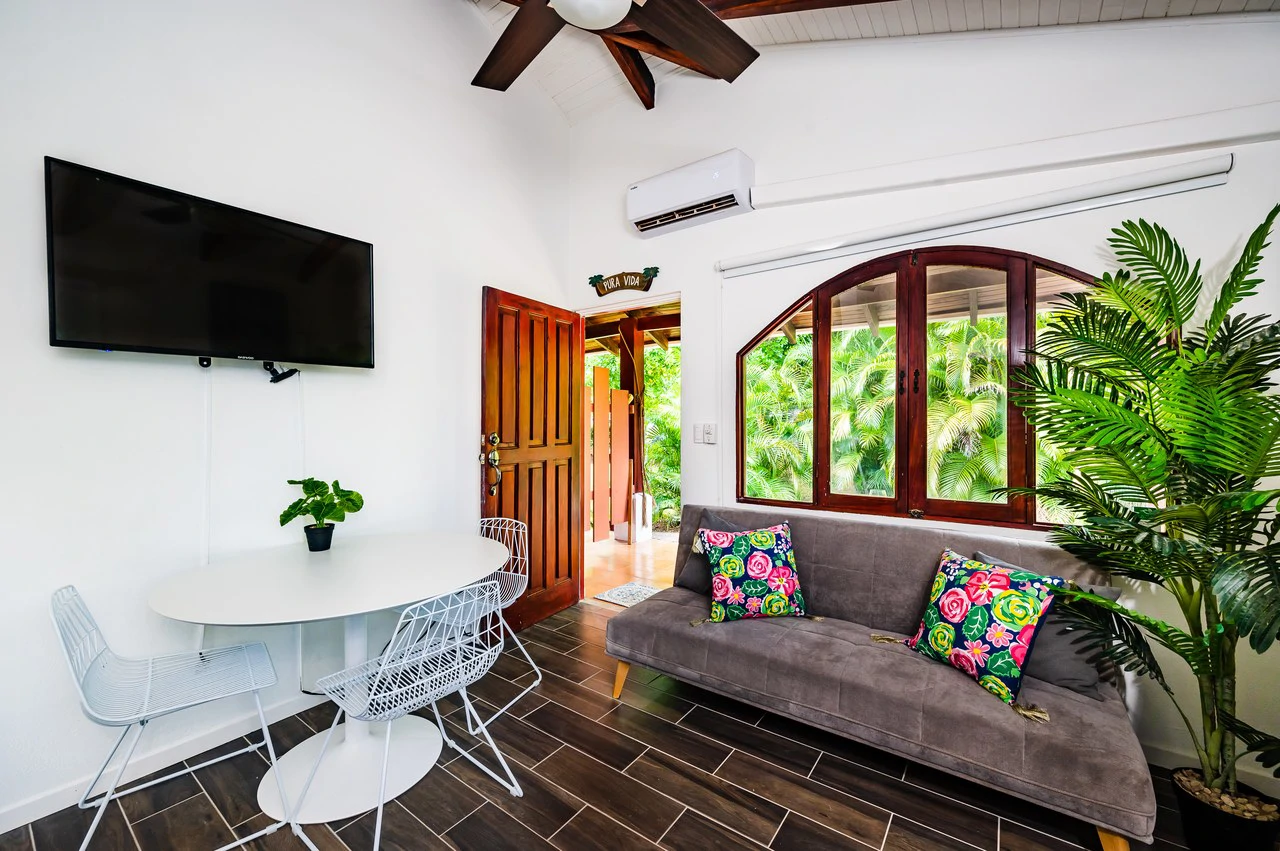 Casa Papaya Villaggio II, 431B: Renovated One-Bedroom Condo Steps from 7 Beaches - Gallery image 4