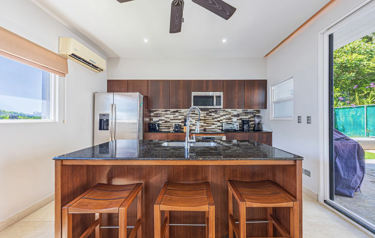 Elegant Tropical Villa Steps from Playa Hermosa – Gated Community - Gallery image 13