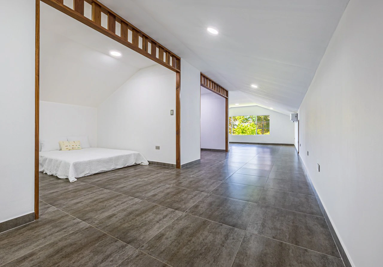 Exceptional 5-Bedroom Residence on Los Laureles Street – Prime Location & Versatile Layout - Gallery image 16