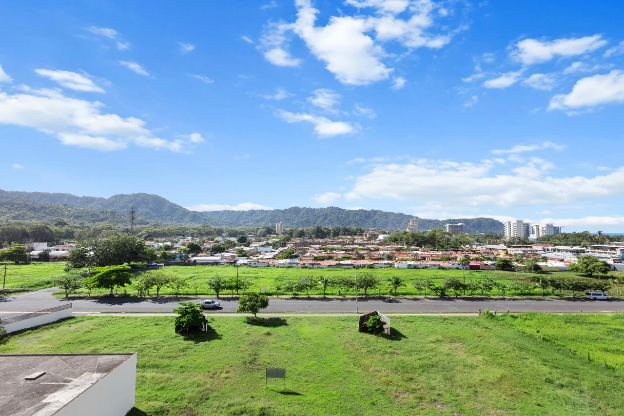 6th Floor 3-bedroom JacoBay Condo with Panoramic Sunrise, Mountain and Ocean Views - Gallery image 7