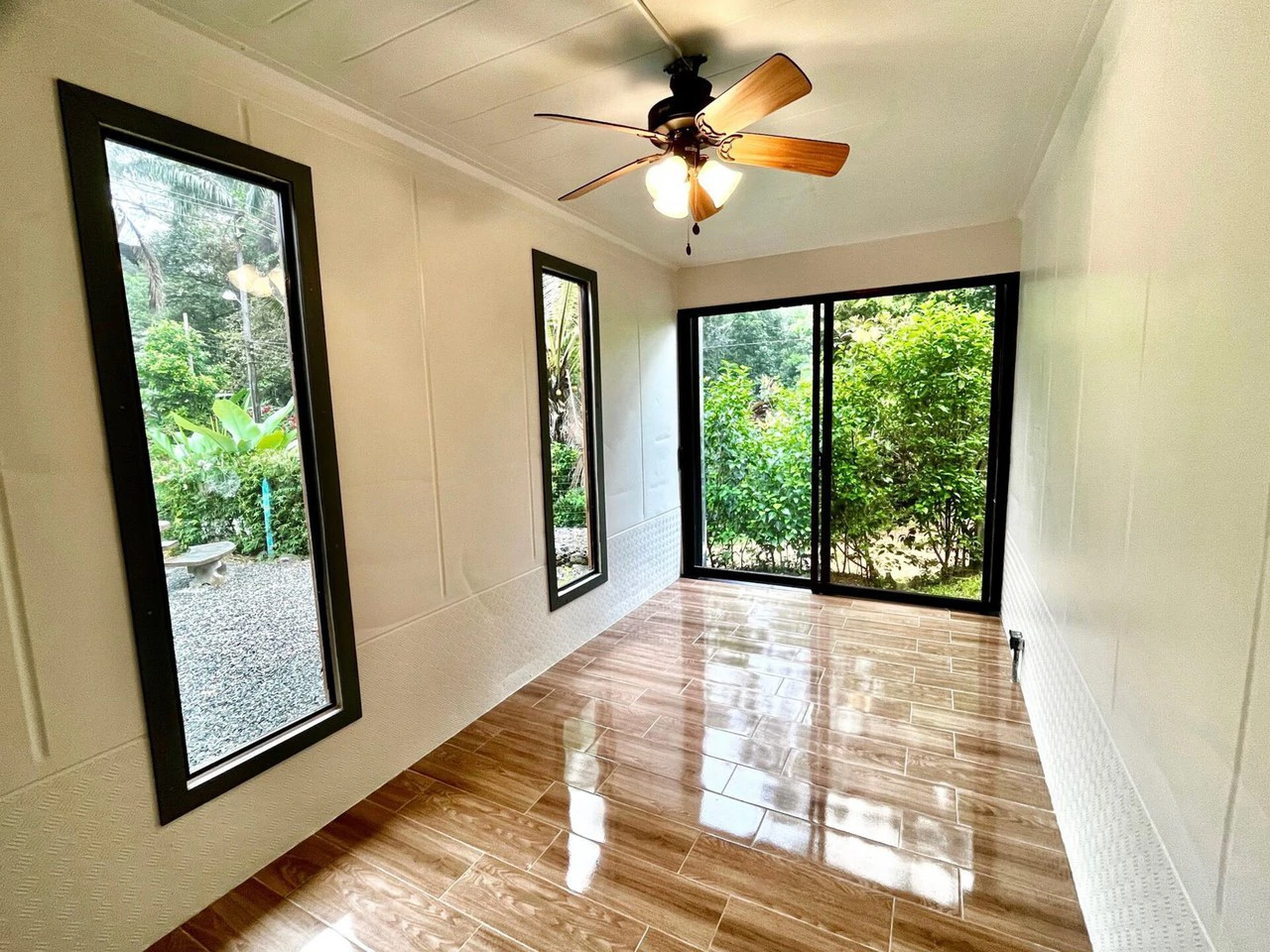 0.19 ACRES – 3 Bedroom Container Homes With Additional Building Lot,15min to Dominical and Beaches!! - Gallery image 5