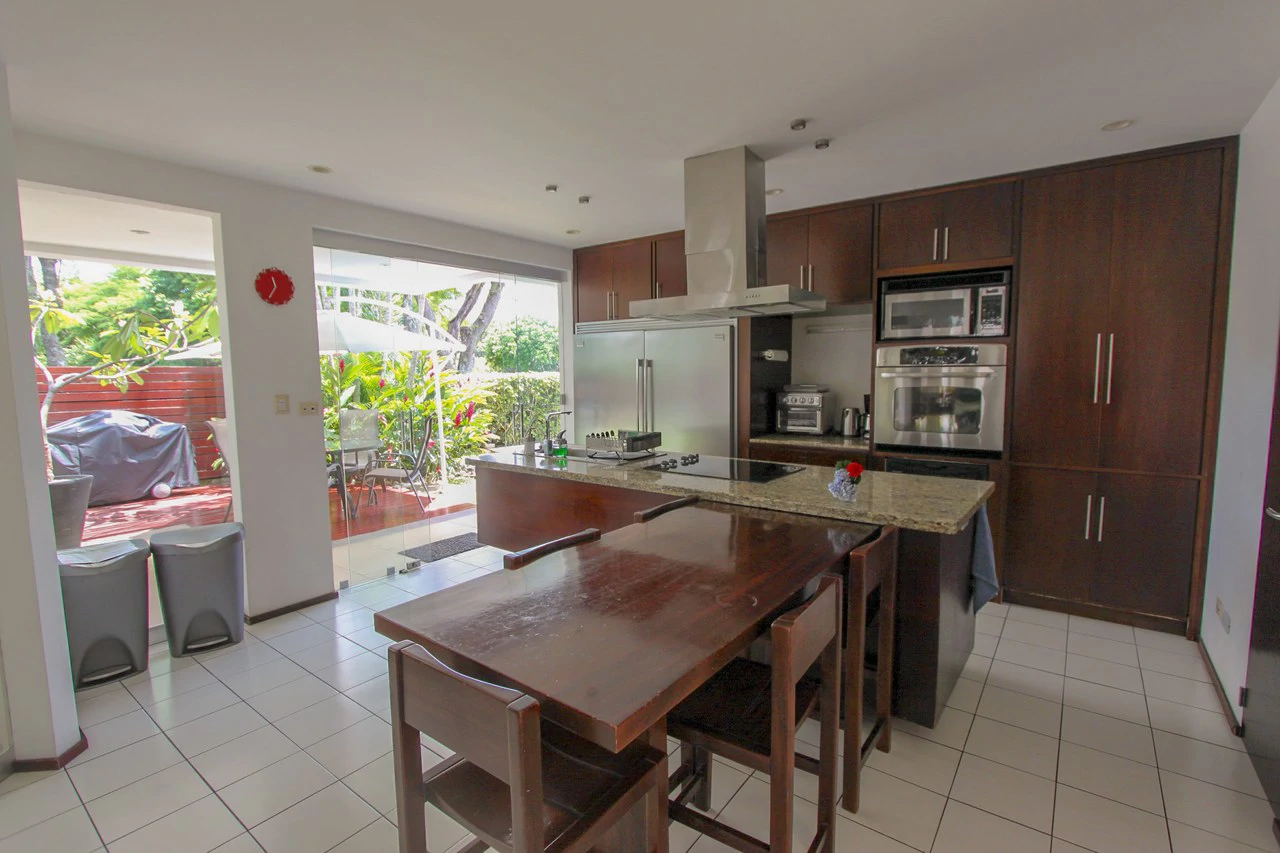 Modern Golf Course Haven: Spectacular Home in Valle del Sol, Santa Ana - Gallery image 7