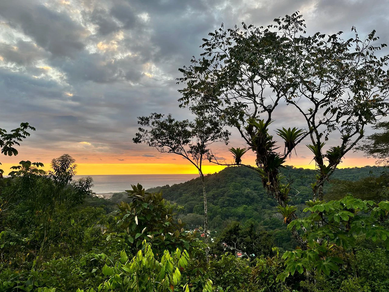 1.75 ACRES – Amazing Ocean View Lot, Gated Community, Legal Water, Minutes From Dominical And Beach!!!!: Near the Coast and Mountain Home Construction Site For Sale in Dominical