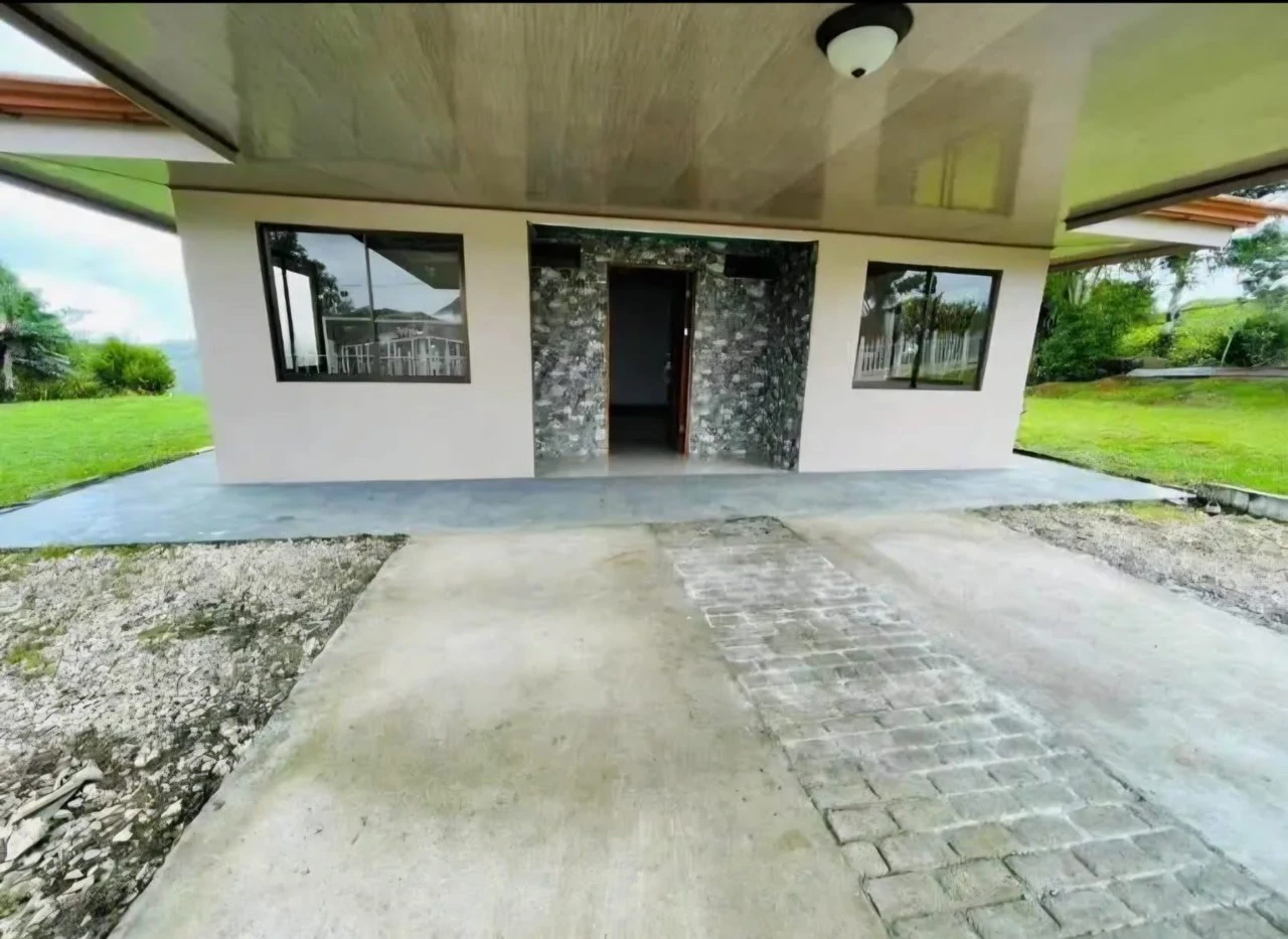 House for Sale, Located in San Vito: Beautiful house for sale in the quiet area of ​​San Vito
