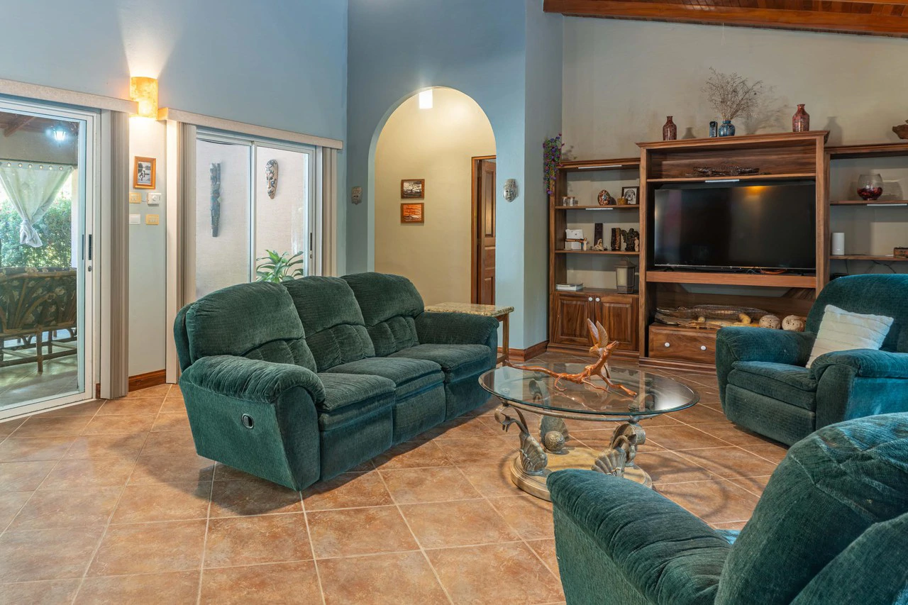 Casa Sereno: A Spacious Retreat Just Minutes From Town - photo 10