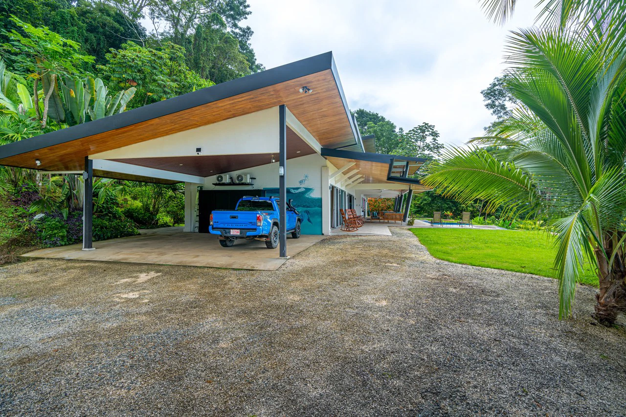 Luxury Ocean View Retreat Overlooking the Whale’s Tail – Proven Rental in Gated Enclave - Gallery image 9
