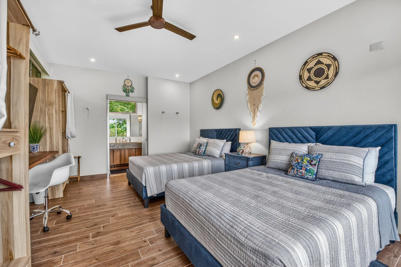 Casa Pochote: Artisan Luxury Villa Near Tamarindo | Pool, Jacuzzi & Langosta Beach Club Membership Included - Gallery image 18
