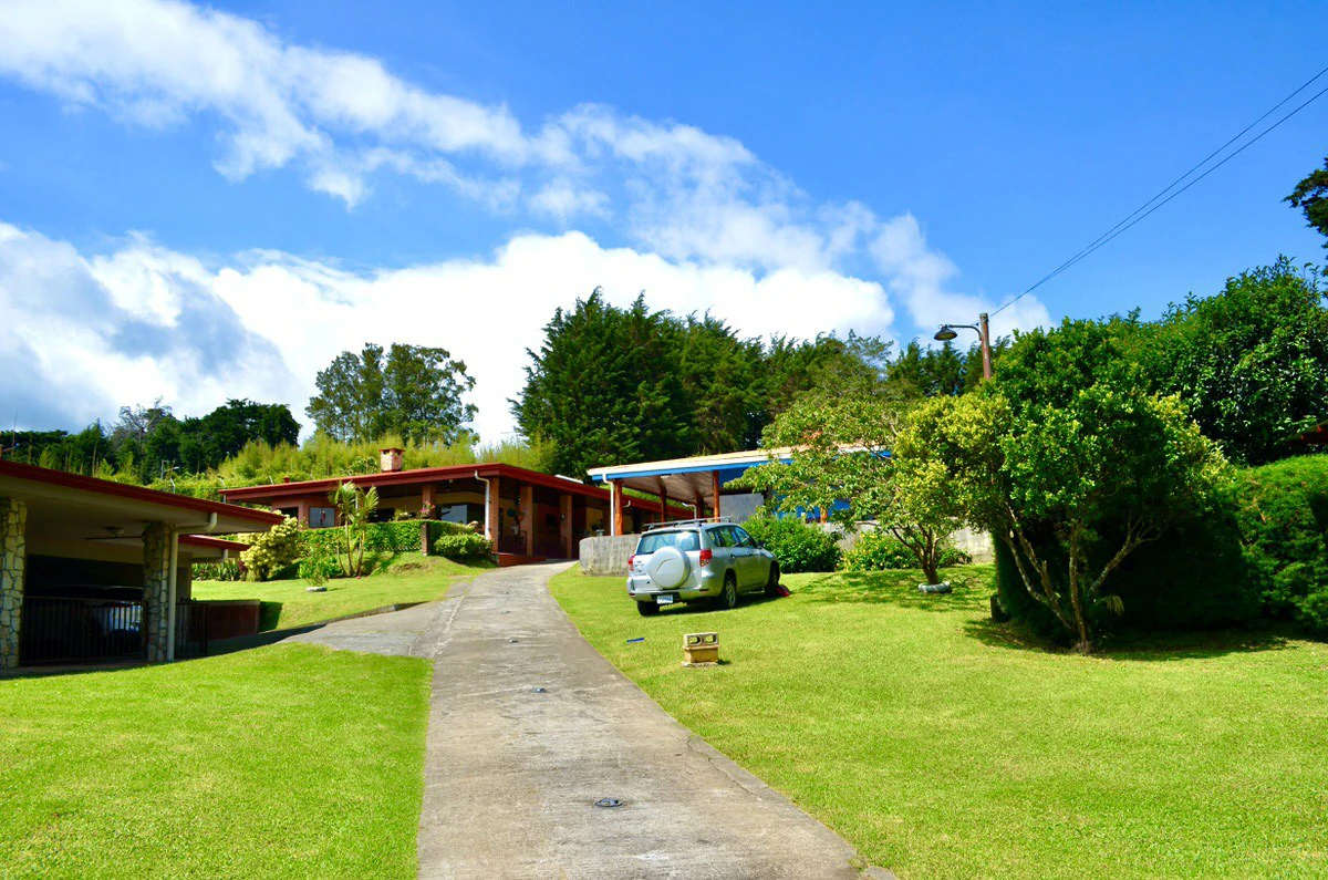 Property for sale with the 3 houses in San Rafael - Gallery image 9