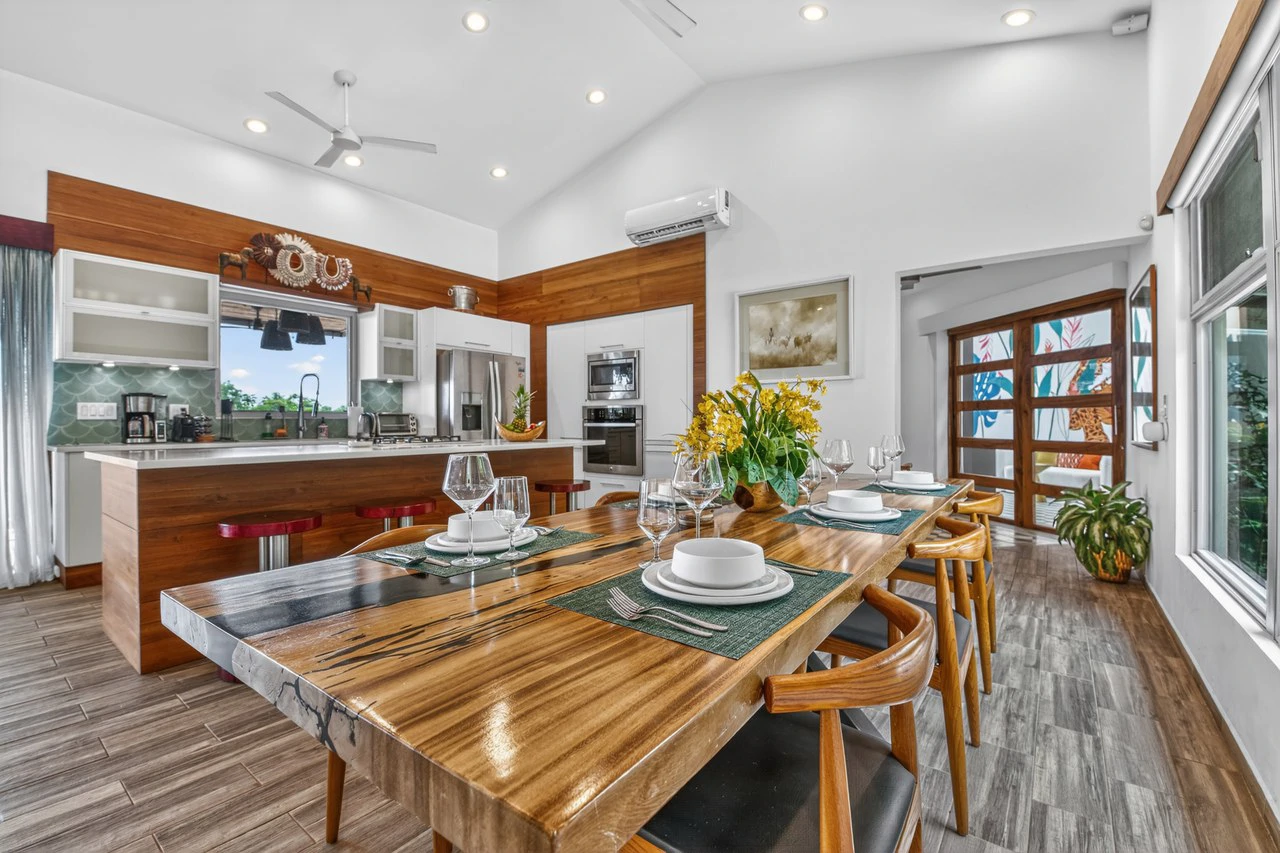 Casa Pochote: Artisan Luxury Villa in Tamarindo | Pool, Jacuzzi & Langosta Beach Club Membership Included - Gallery image 11