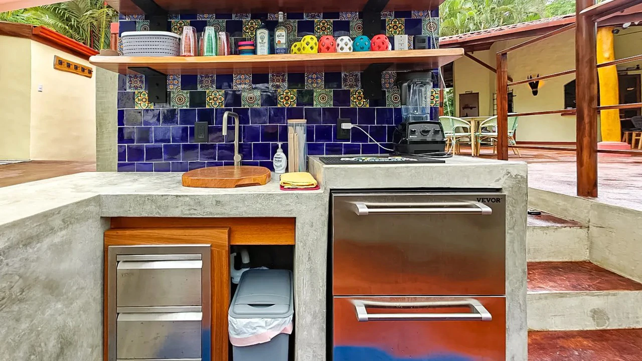 ID 956: Turnkey Entertainment Home with Pool on Titled 1,443m² Lot in Playa Chiquita - Gallery image 10