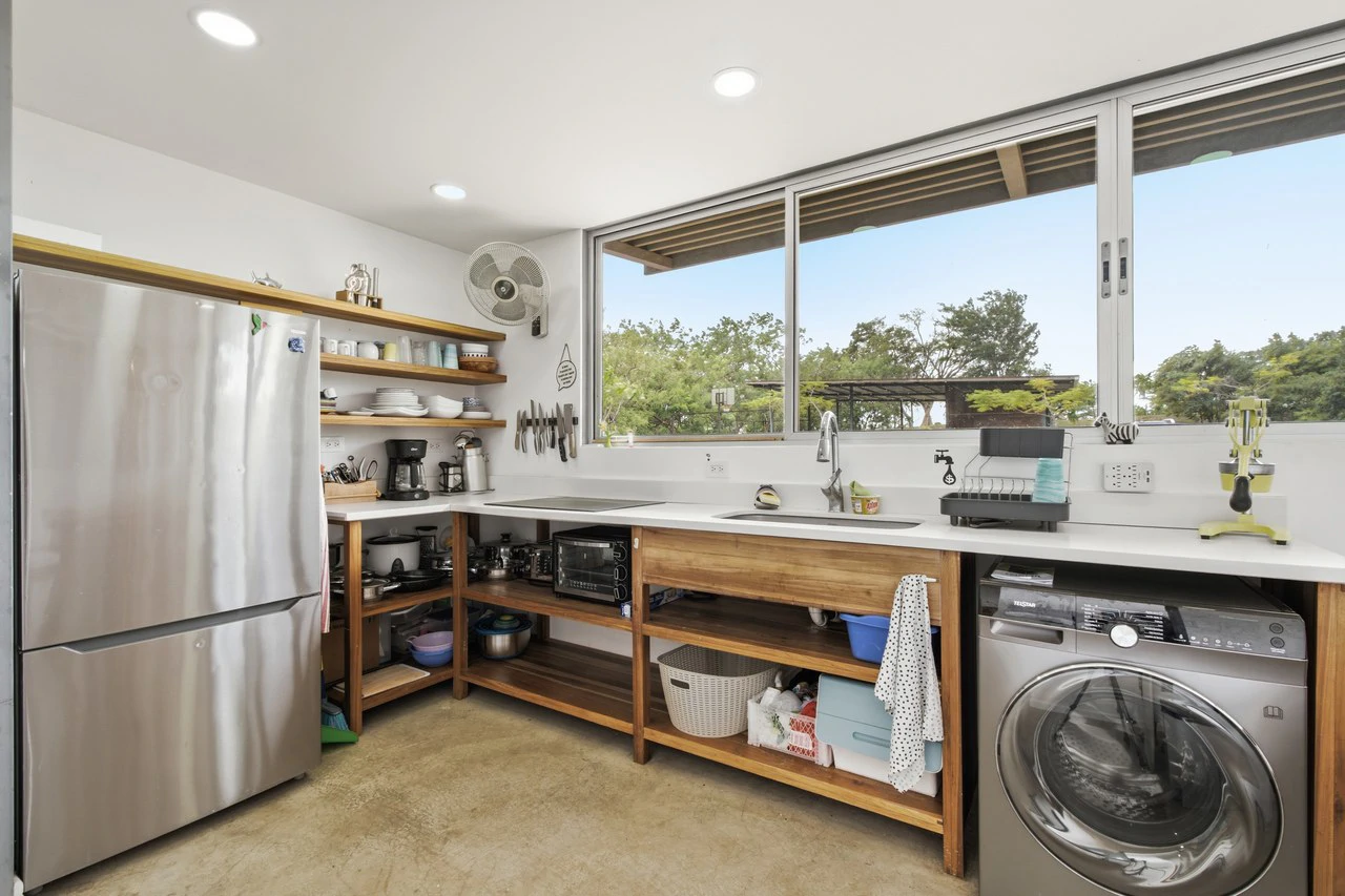 Surf Shack: Ocean-View Property with Home and Development Potential - photo 4