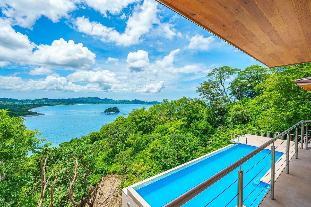 Casa Vision: Luxury Estate with Sweeping Ocean Views - Gallery image 17